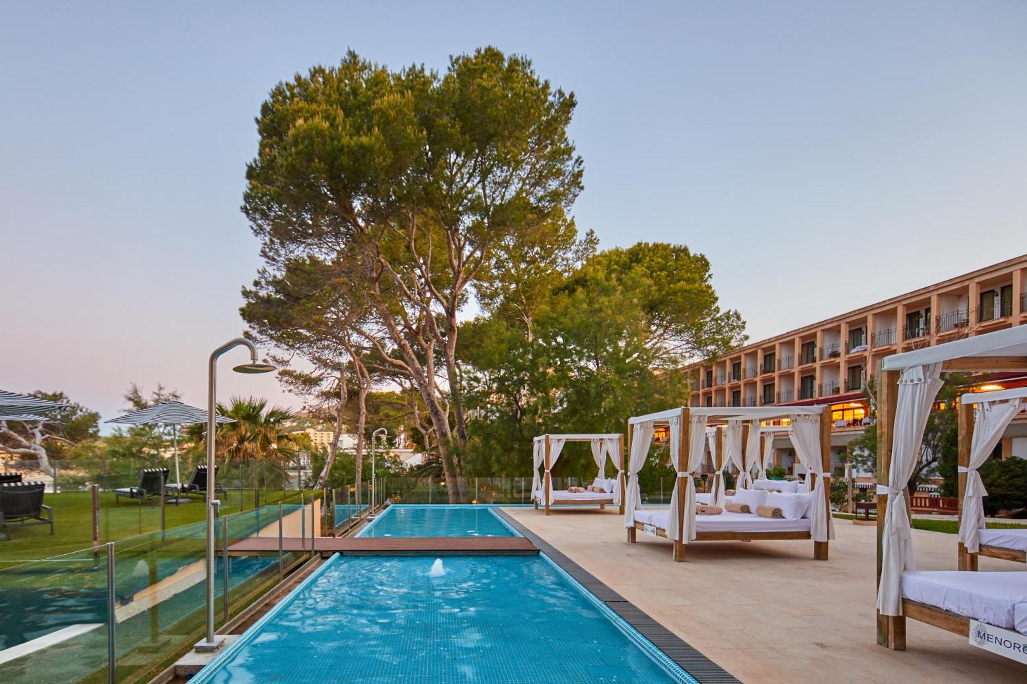 Secrets Mallorca Villamil Resort & Spa - Adults Only Peguera Exteriér fotografie The hotel's pool