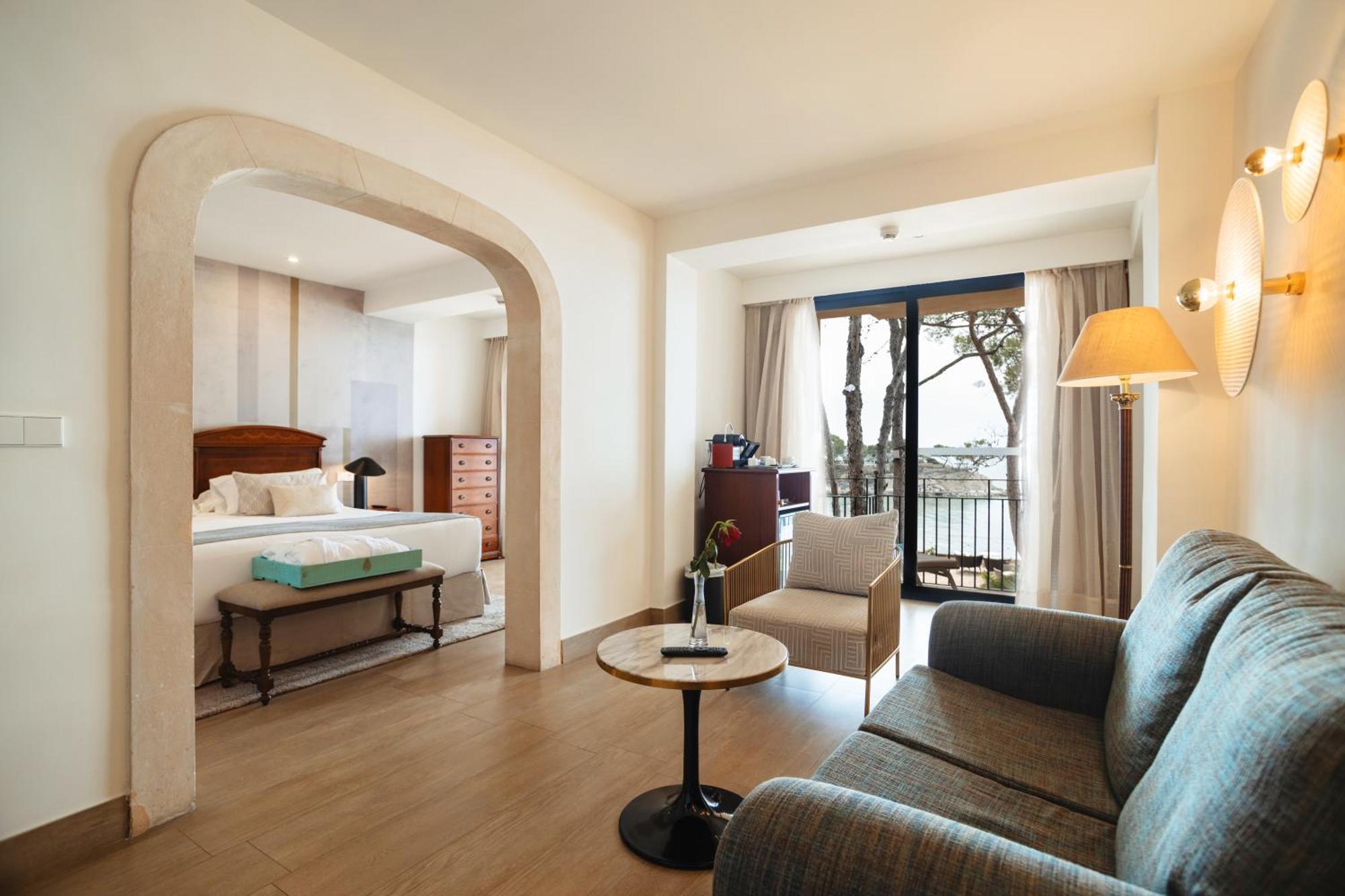 Secrets Mallorca Villamil Resort & Spa - Adults Only Peguera Exteriér fotografie A suite at the hotel