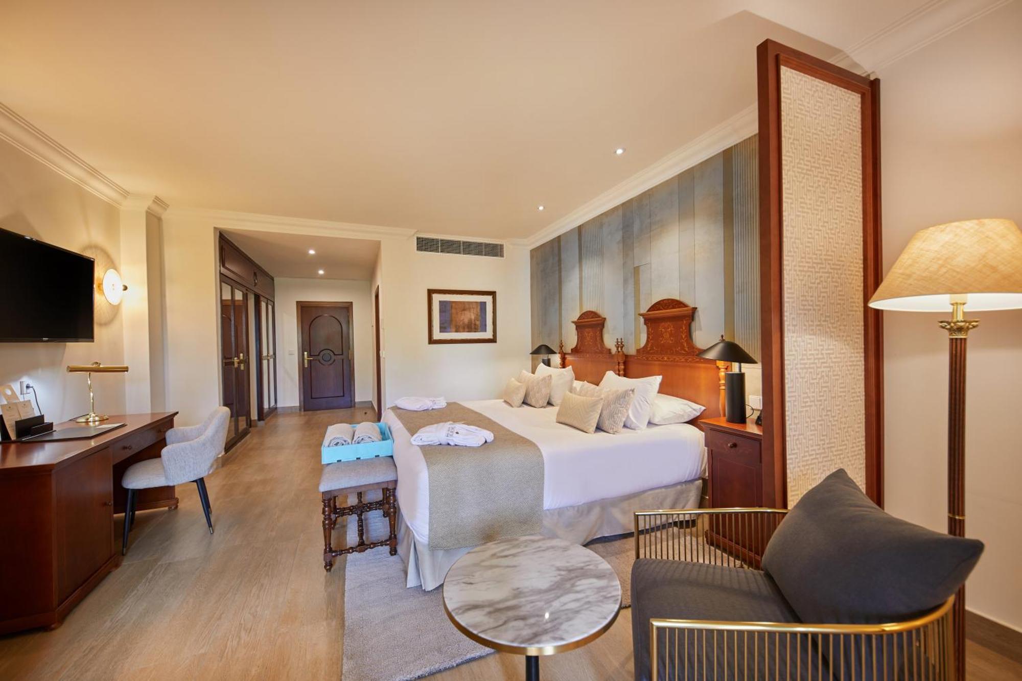 Secrets Mallorca Villamil Resort & Spa - Adults Only Peguera Exteriér fotografie A room at the hotel
