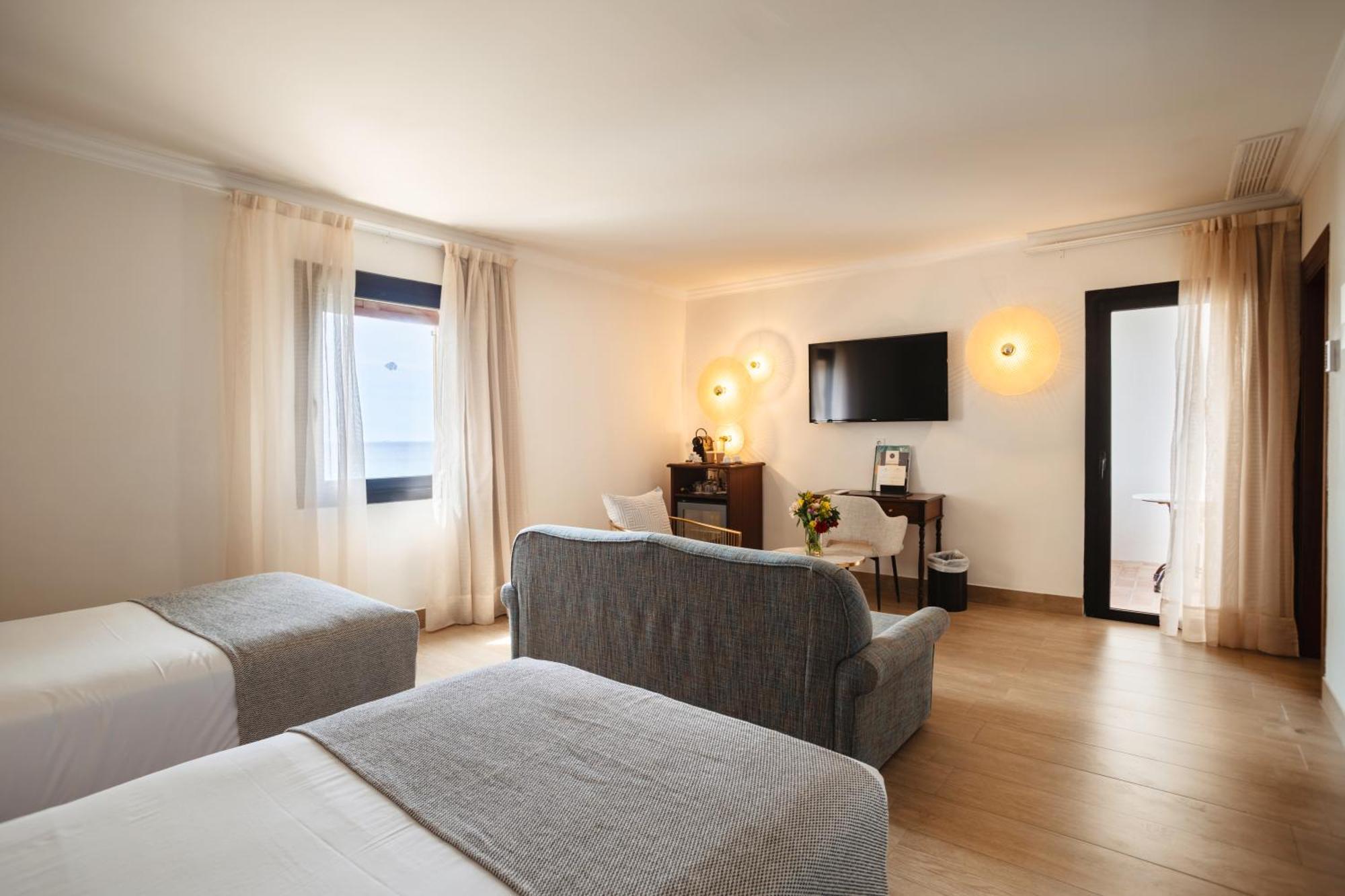 Secrets Mallorca Villamil Resort & Spa - Adults Only Peguera Exteriér fotografie A room at the hotel