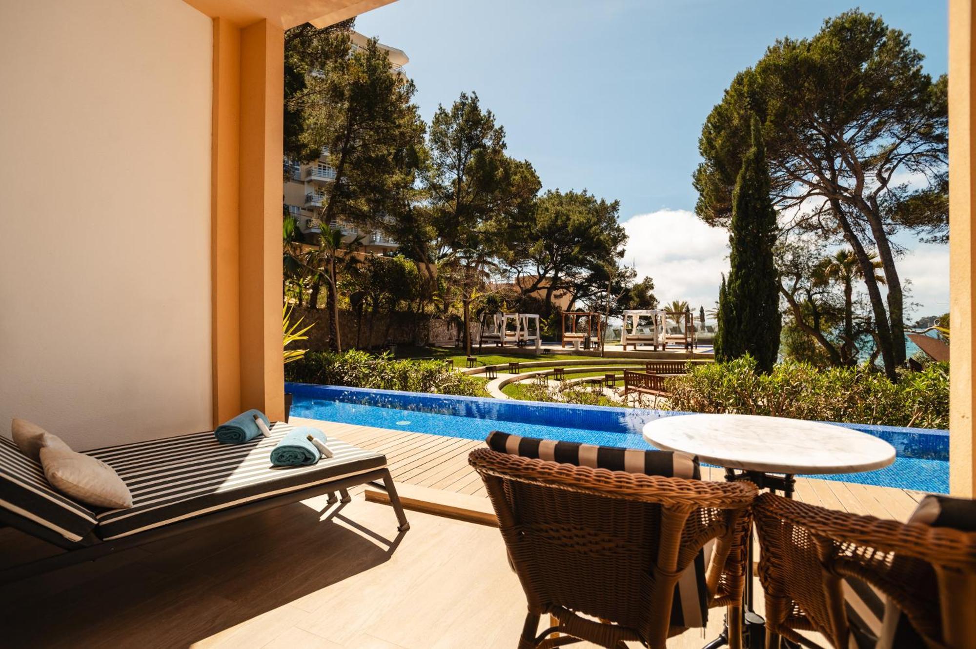 Secrets Mallorca Villamil Resort & Spa - Adults Only Peguera Exteriér fotografie A view of the pool at the hotel
