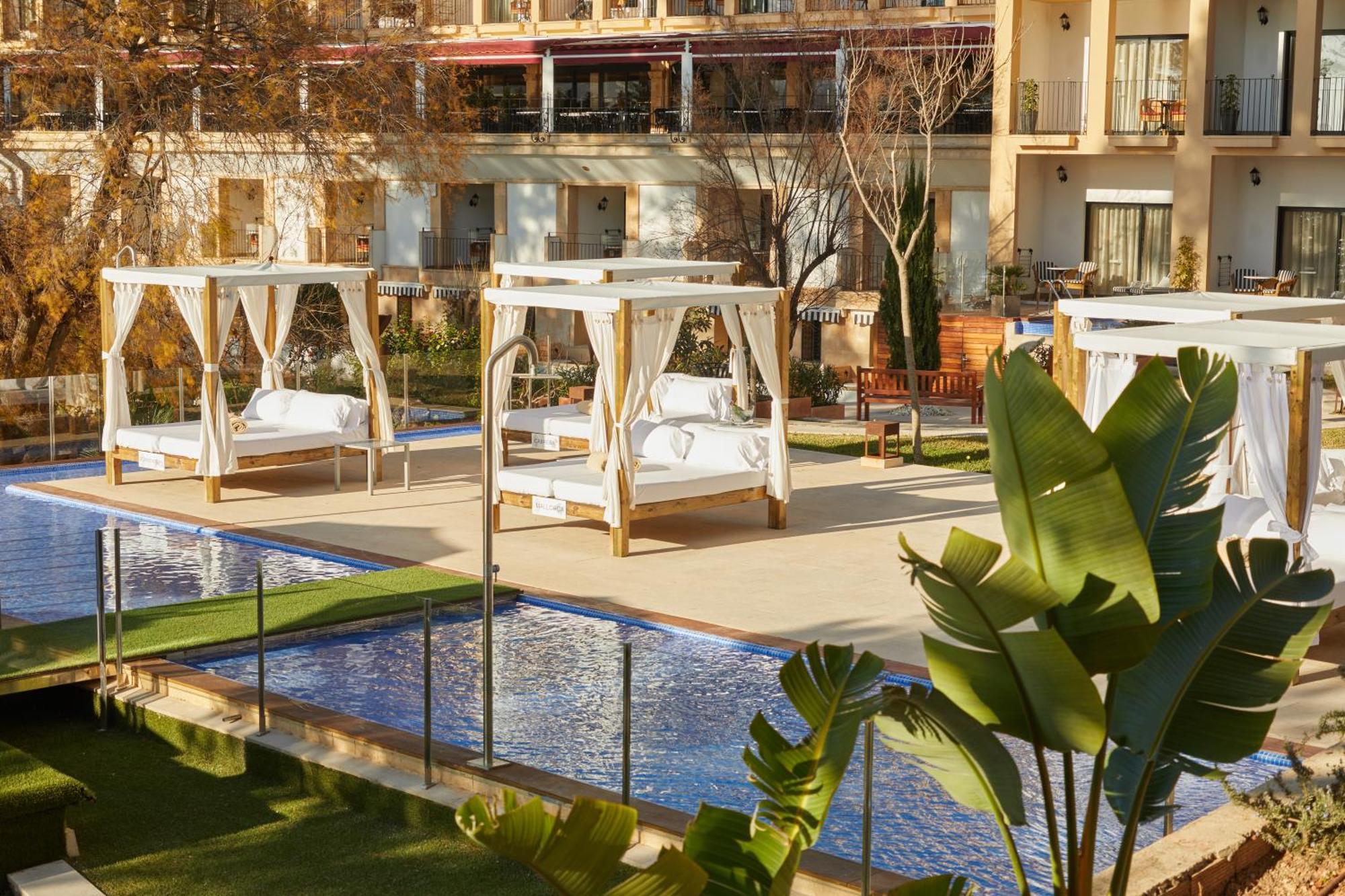 Secrets Mallorca Villamil Resort & Spa - Adults Only Peguera Exteriér fotografie The pool at the hotel