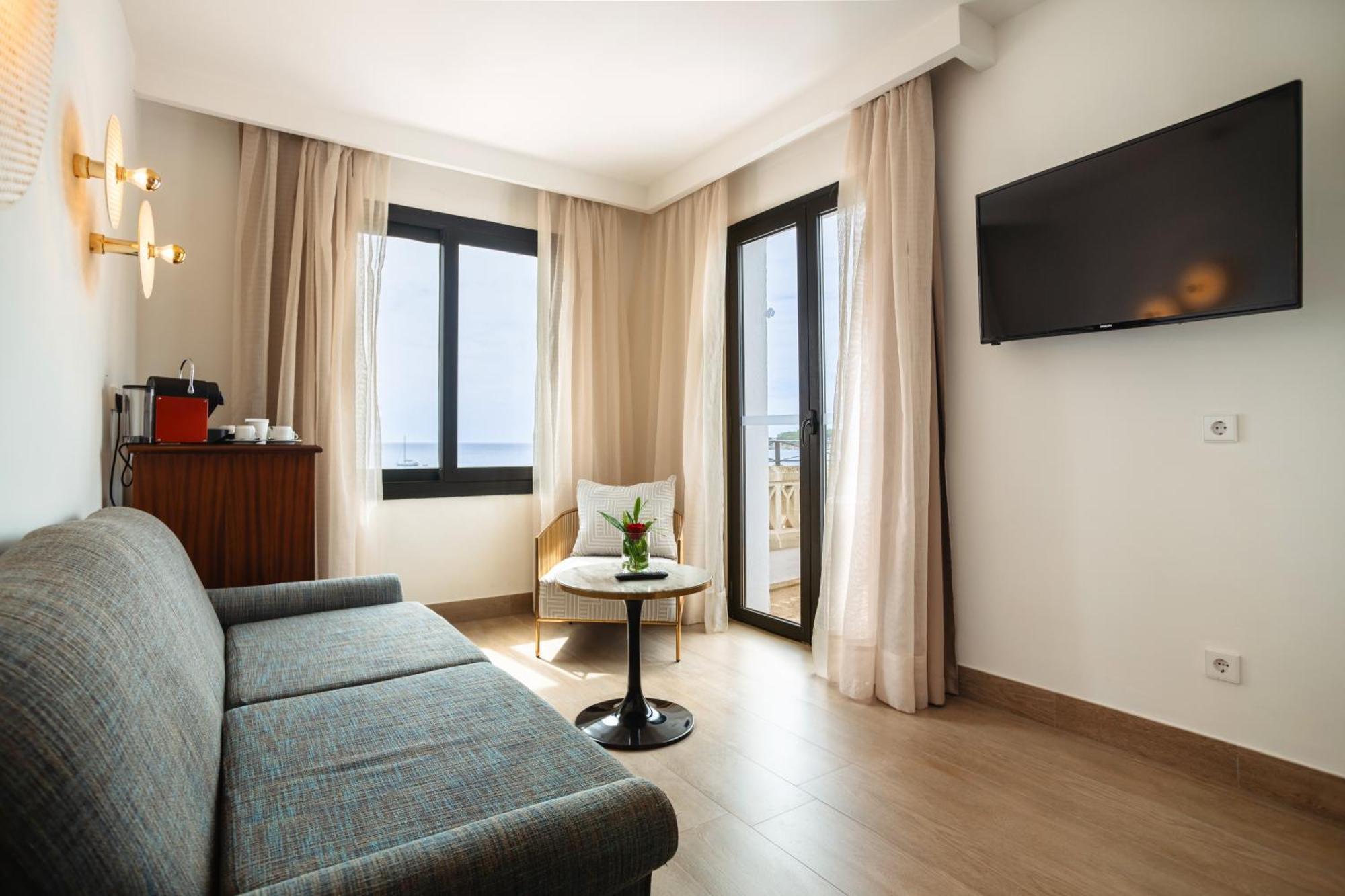 Secrets Mallorca Villamil Resort & Spa - Adults Only Peguera Exteriér fotografie A room at the hotel