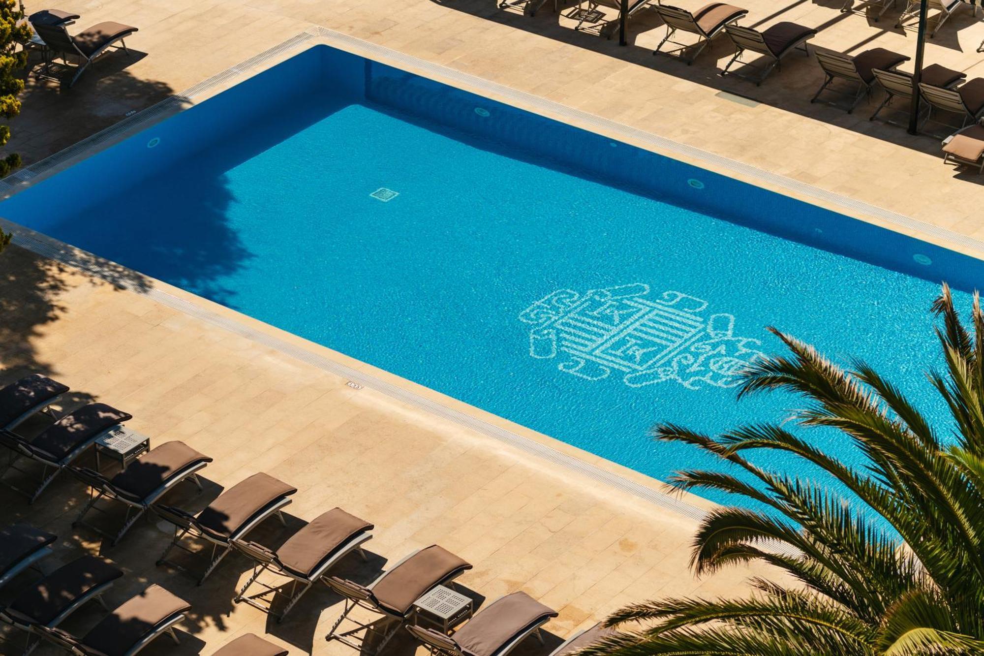 Secrets Mallorca Villamil Resort & Spa - Adults Only Peguera Exteriér fotografie The swimming pool at the hotel