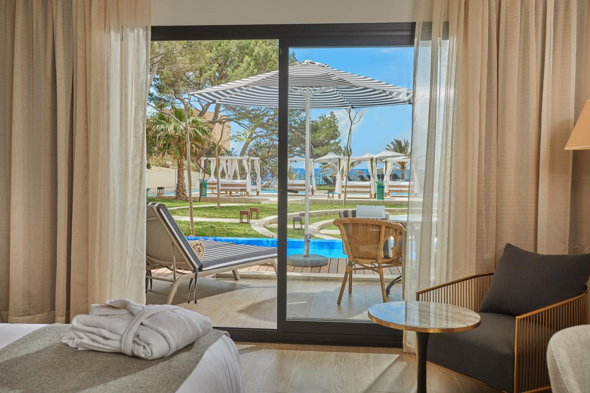 Secrets Mallorca Villamil Resort & Spa - Adults Only Peguera Exteriér fotografie A room at the hotel