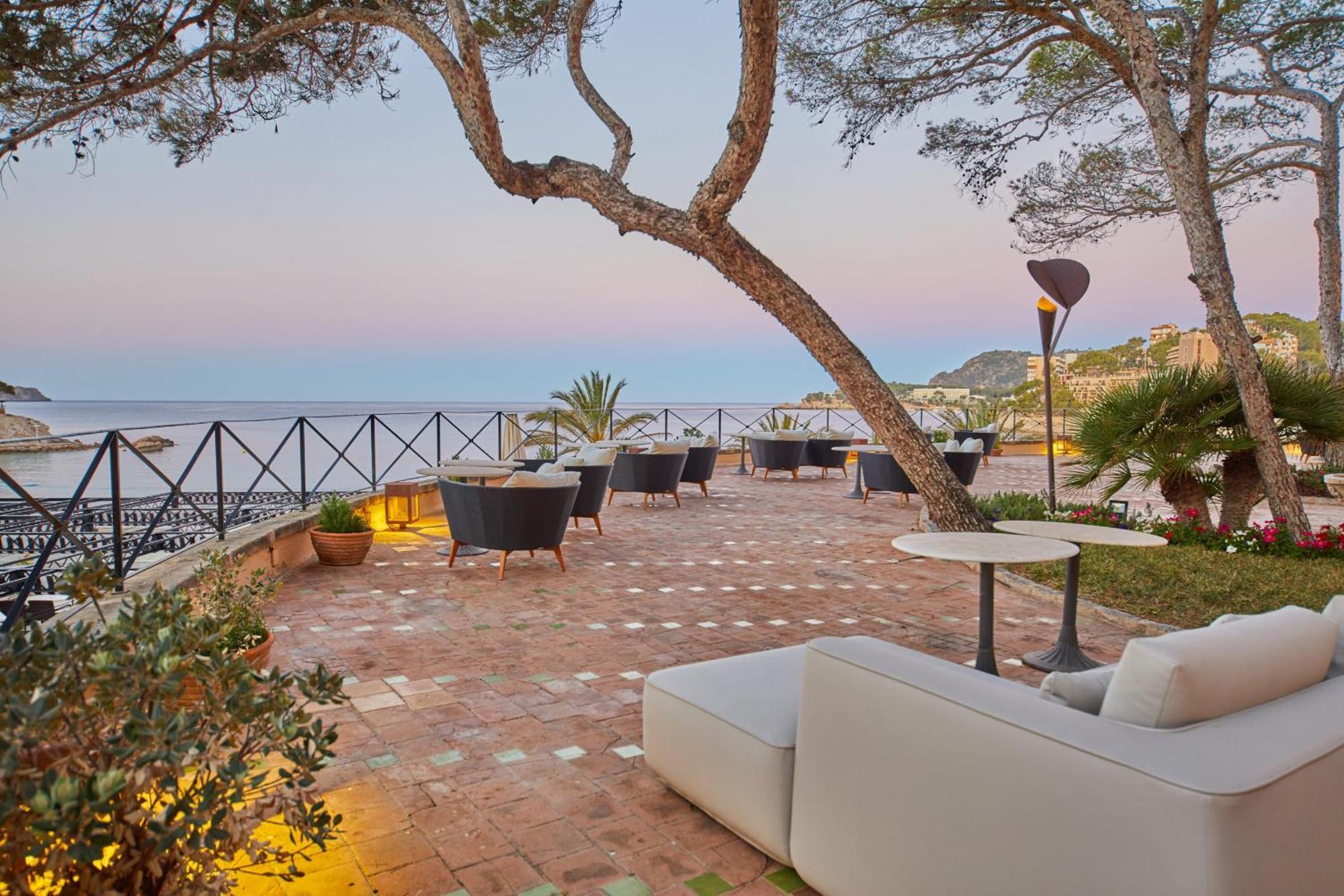 Secrets Mallorca Villamil Resort & Spa - Adults Only Peguera Exteriér fotografie The hotel's terrace