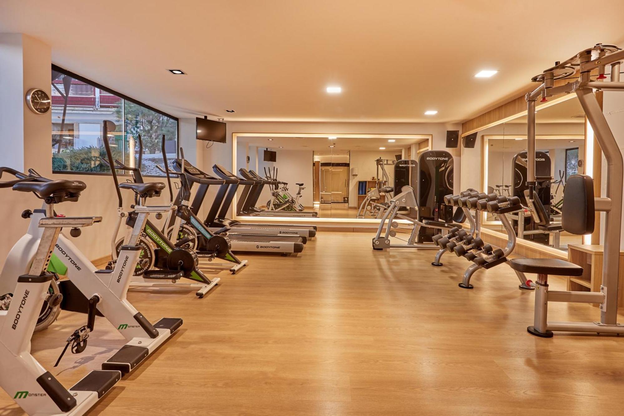 Secrets Mallorca Villamil Resort & Spa - Adults Only Peguera Exteriér fotografie The gym at the hotel