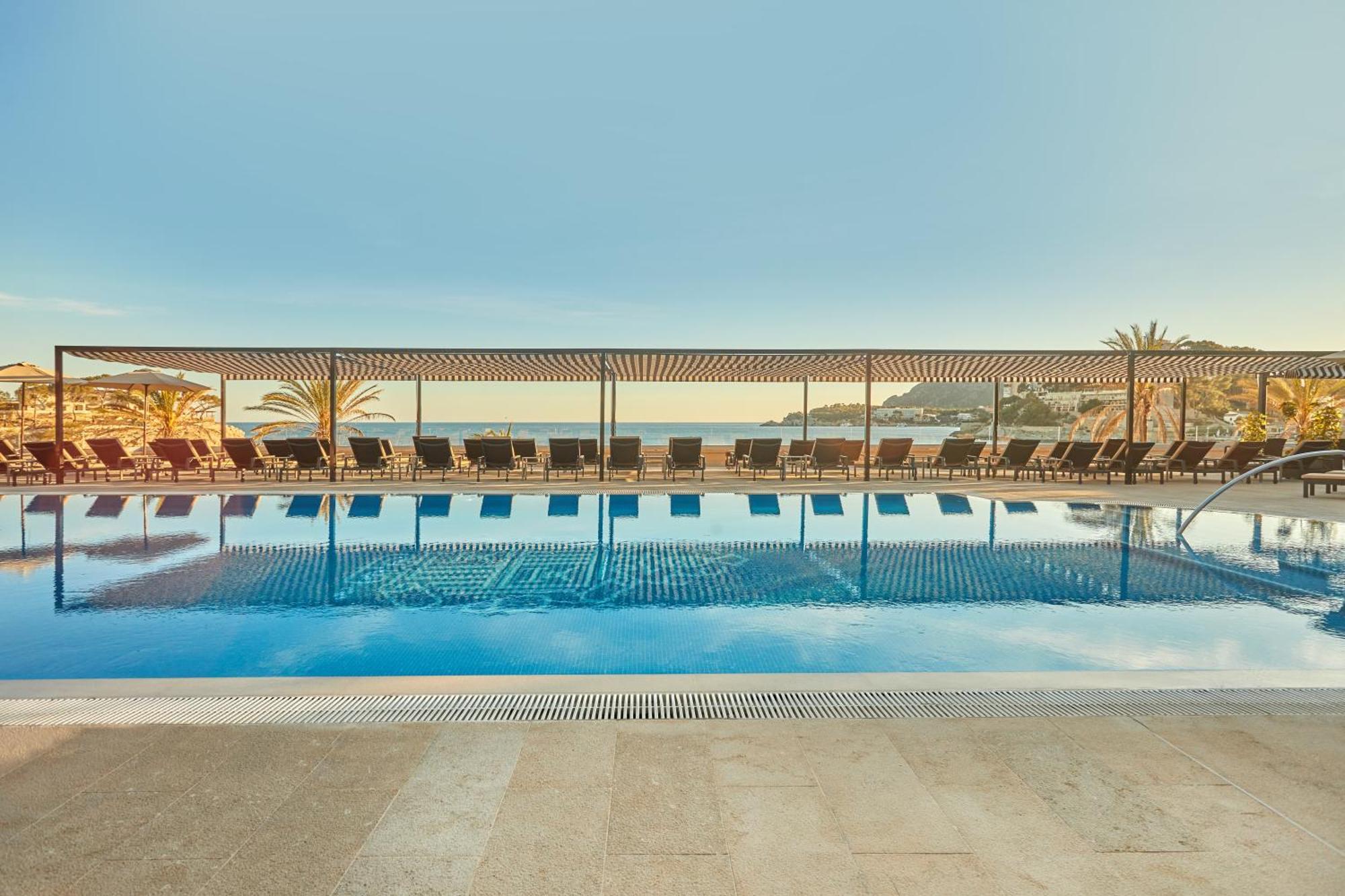 Secrets Mallorca Villamil Resort & Spa - Adults Only Peguera Exteriér fotografie The swimming pool at the hotel