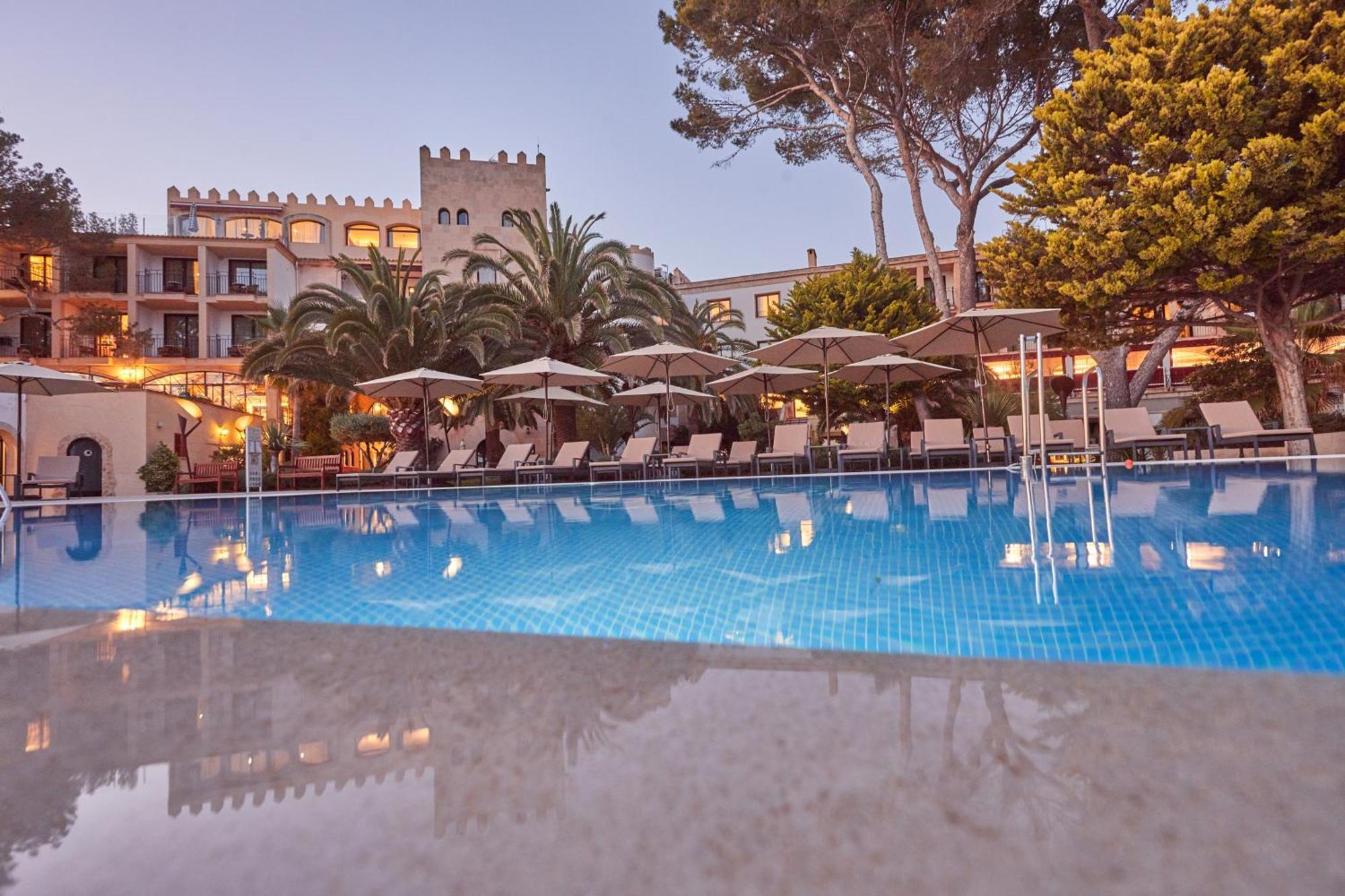 Secrets Mallorca Villamil Resort & Spa - Adults Only Peguera Exteriér fotografie The hotel's swimming pool