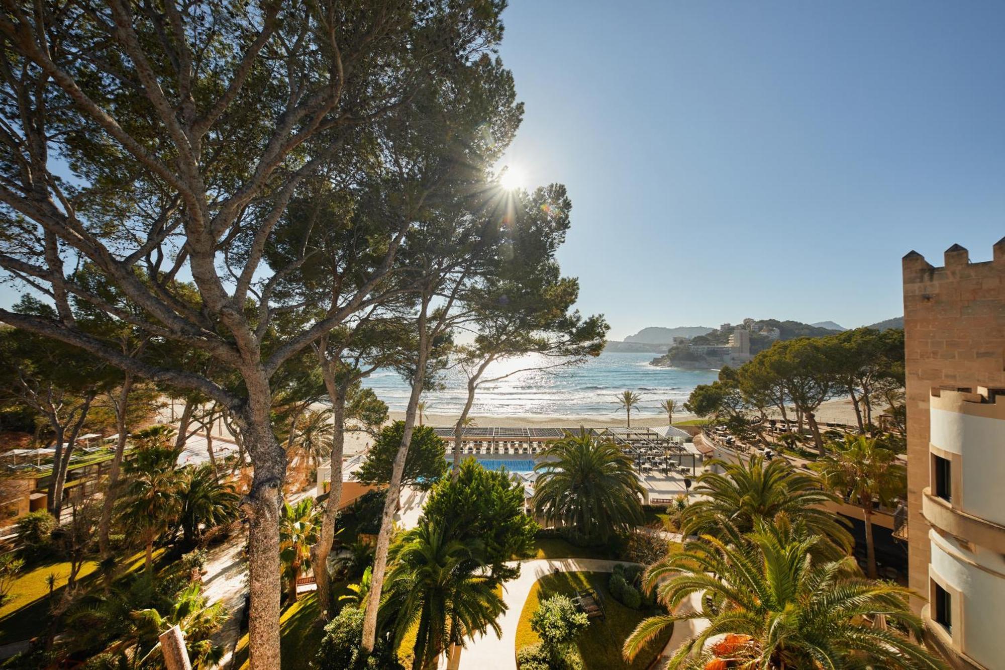 Secrets Mallorca Villamil Resort & Spa - Adults Only Peguera Exteriér fotografie View of the beach from the hotel